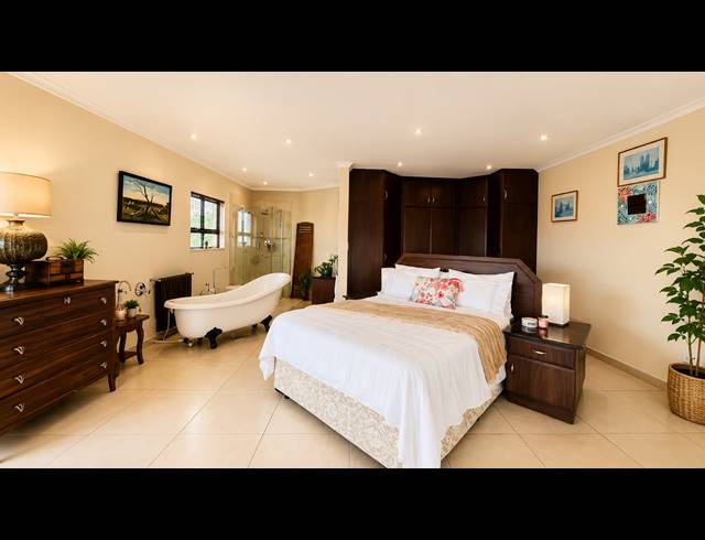 6 BEDROOM HOUSE FOR SALE IN ESSENWOOD